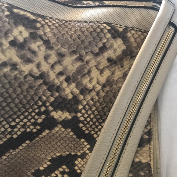 MICHAEL Michael Kors Julia Ecru Medium Shoulderbag- Snakeskin pattern - Picture 10 of 10